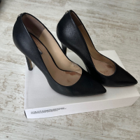 Черни кожени обувки Guess, снимка 3 - Дамски обувки на ток - 44584303