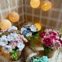 Ръчно направени  кошнички с плетени на една кука цветя, снимка 1 - Други - 44460903