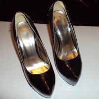 Черни лачени обувки с метална украса , снимка 4 - Дамски обувки на ток - 29922120