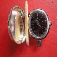 Швейцарски дамски часовник Royal медальон висулка , снимка 3 - Дамски - 39938823