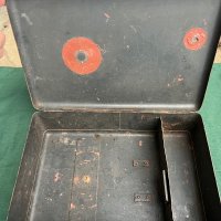 Продавам немска метална кутия 1942г, снимка 10 - Други ценни предмети - 39408997