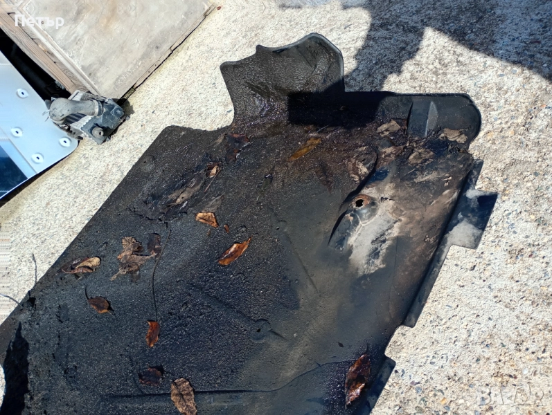 Кора под двигателя фолцваген Т5 транспортер , снимка 1