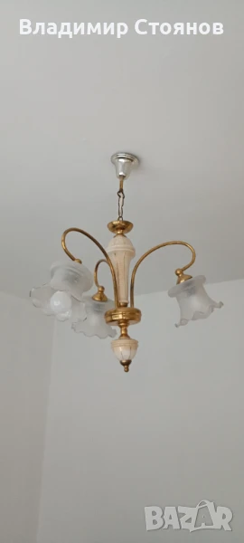 Елегантен винтидж полилей с три абажура – месинг и матово стъкло, снимка 1