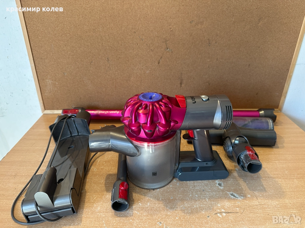 акумулаторна прахосмукачка "DYSON V7"/пълен комплект/, снимка 1