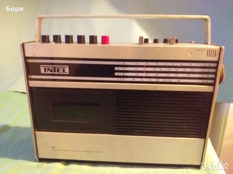 INTEL RR 2402 Радиокасетофон, снимка 1