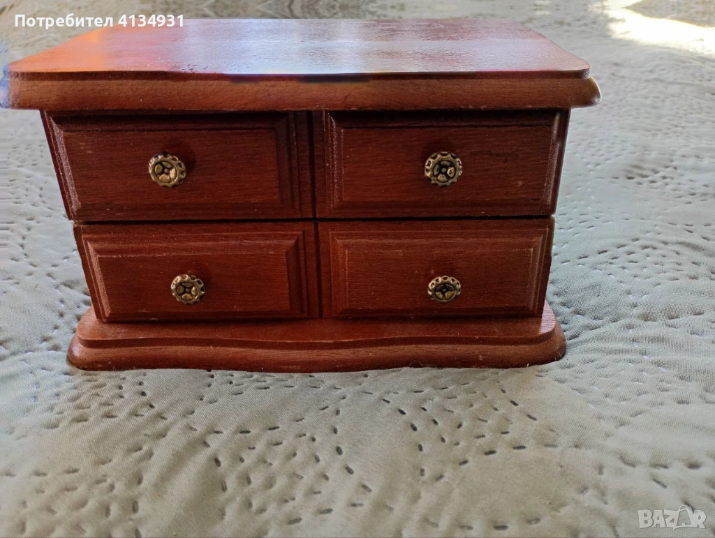 Кутия за бижута, снимка 1