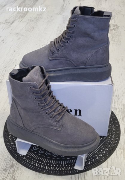 Дамски боти от еко велур в сив цвят с цип и връзки , снимка 1