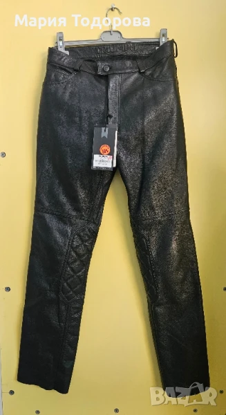 Нов, мъжки, кожен мото панталон Triumph, размер 32 / S, снимка 1