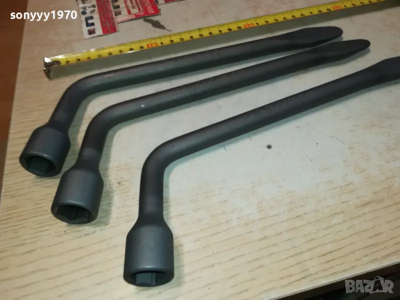 ЛУЛА КЛЮЧ ЗА ГУМИ-21ММ-19ММ-17ММ НОВ ЯК ЗА 15ЛВ 3003251741, снимка 1