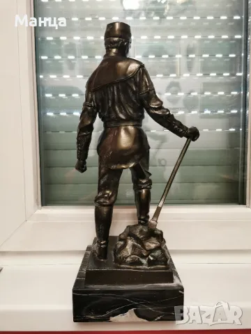 Бронзова скулптура миньор с кирка, снимка 4 - Антикварни и старинни предмети - 49055641