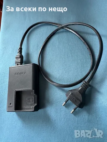 Оригинално зарядно за фотоапарат Sony BC-CSKA, снимка 1