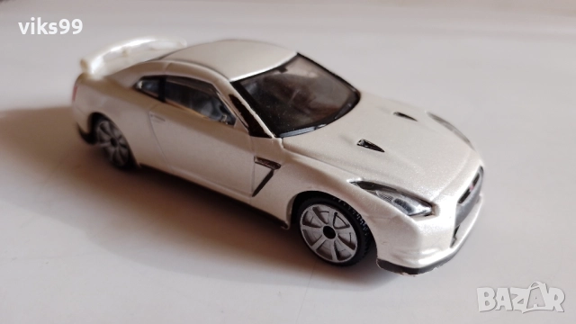 Bburago Nissan GT-R 2009 - Мащаб 1:43, снимка 6 - Колекции - 51512511