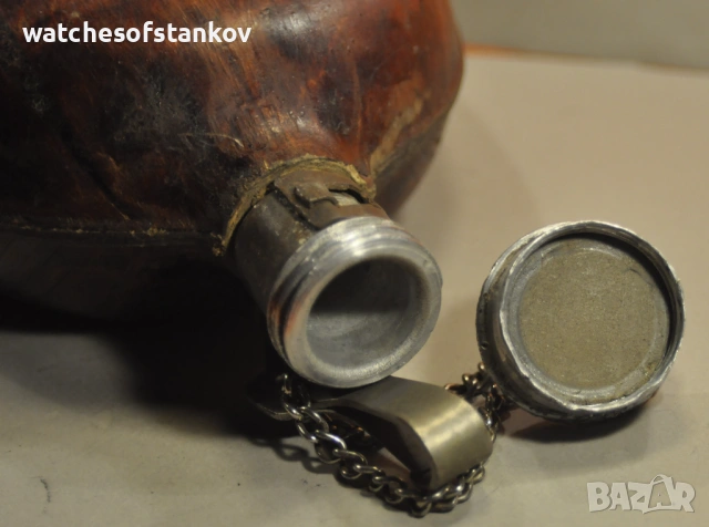 Стара алуминиева манерка с фурнир от Българската армия, снимка 2 - Антикварни и старинни предмети - 53015861