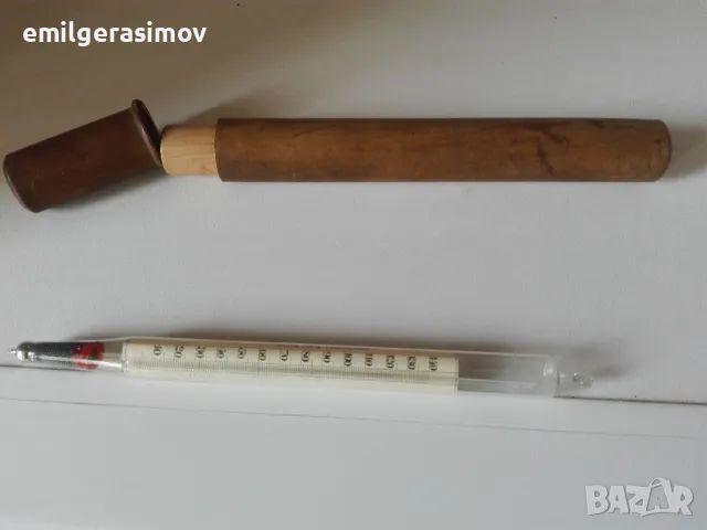 Термометър за мляко,машинка за цигари,книга,кутия.