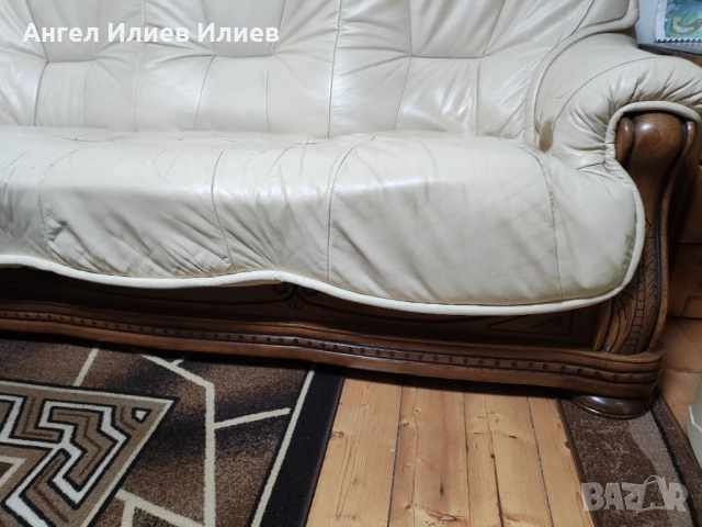 Продавам два броя триместни дивана естествена кожа и масивно дърво бук с дърворезба , снимка 3 - Дивани и мека мебел - 54010410