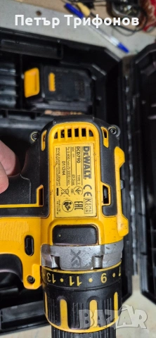 Винтоверт DEWALT DCD790, снимка 4 - Винтоверти - 54242440