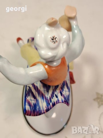 Hollohaza унгарска порцеланова фигура Аладин и летящото килимче, снимка 2 - Колекции - 49779752