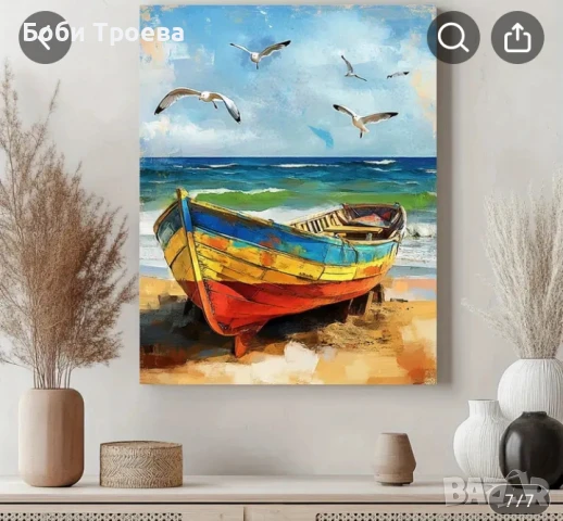 Цветни дървени лодки на плажа с летящи чайки в заден план, снимка 2 - Картини - 50712694