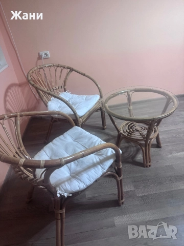 Маса с два стола от Ре ратан