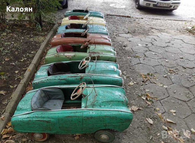 Купувам стара детска метална кола с педали, москвич с педали , снимка 2 - Колекции - 31866978