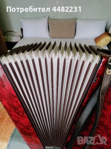 Продавам Немски акордеон ROYAL STANDART120баса 3гласа с куфар , снимка 3 - Акордеони - 52943794