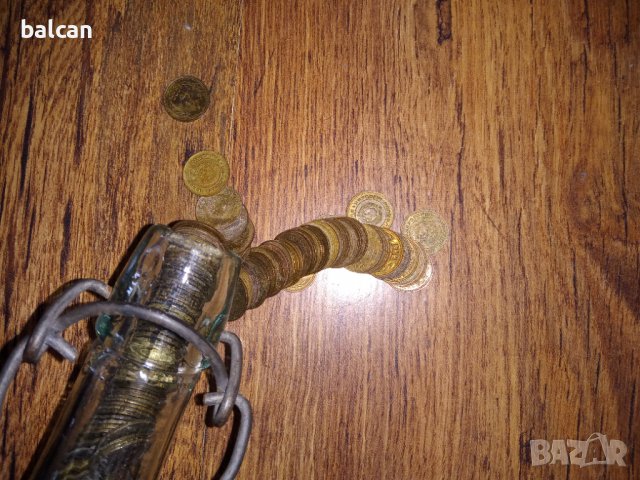 Старо шише пълно с монети от 1 стотинка НРБ , снимка 4 - Нумизматика и бонистика - 37967313