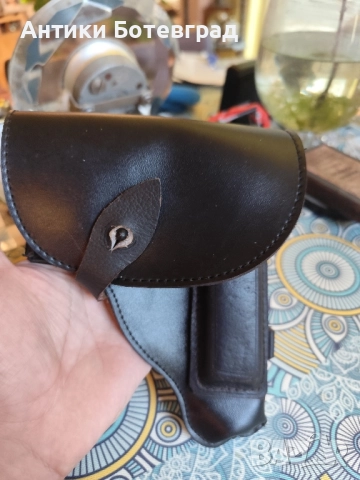 Кобур и пълнител от пистолет 