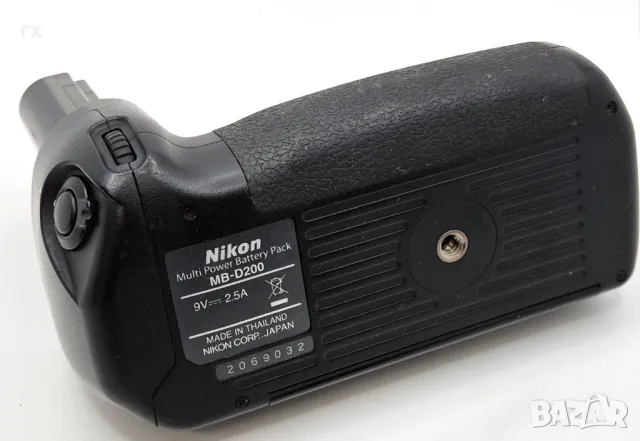 Батериен грип MB-D200 за Nikon D200, снимка 2 - Чанти, стативи, аксесоари - 49698579