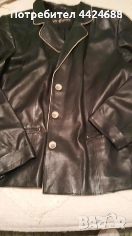 Дамско кожено сако от естествена кожа много запазено много малко носено. 