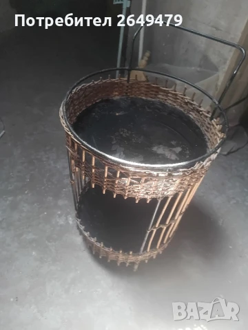 Продава се ратанова количка с колела – стилна и практична за вашата градина!