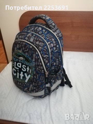 Ученическа раница, снимка 2 - Ученически пособия, канцеларски материали - 37794161