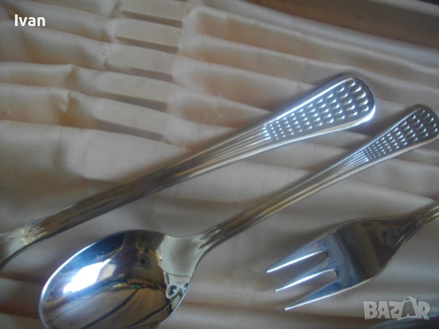 НОВ КОМПЛЕКТ ПЕРЛА 18 БРОЯ БЪЛГАРСКИ СОЦ ВИНТИДЖ 1970-ТЕ ГОДИНИ ПРИБОРИ ЗА ХРАНЕНЕ КОЖЕН КУФАР ЛУКС, снимка 12 - Прибори за хранене, готвене и сервиране - 50991960