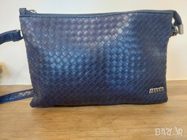 Елегантна тъмносиня дамска чанта Mango