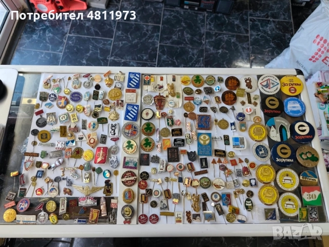 Лот стари значки 280 броя