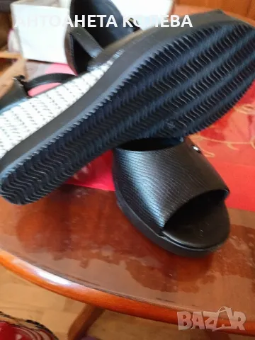 Черно и бяло сандали 39 номер , снимка 2 - Маратонки - 47393064