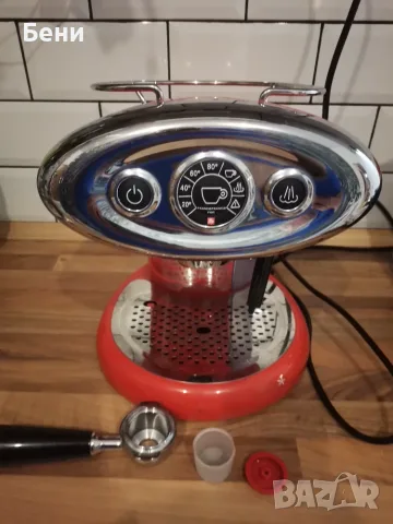 Продавам еспресо кафемашина Illy 7.1 