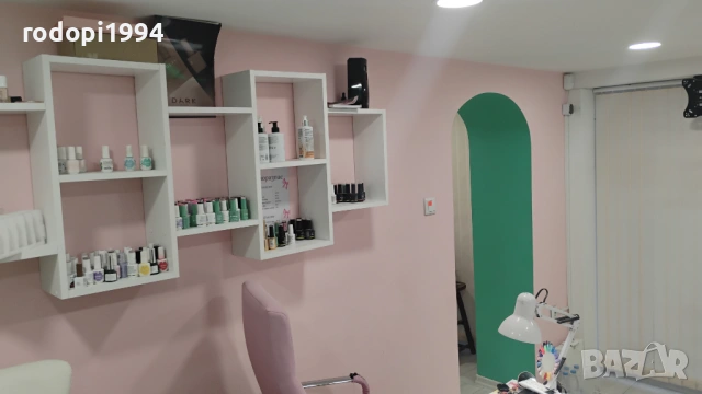 салон за красота под наем-Пловдив,Южен.300 евро, снимка 4 - Продукти за маникюр - 54170713