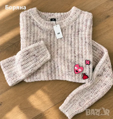 H&M нов с етикет пуловер розов меналж с брошки