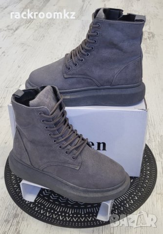 Дамски боти от еко велур в сив цвят с цип и връзки , снимка 1