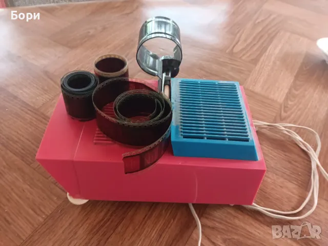 Прожекционен апарат с 3 детски филма, снимка 5 - Плейъри, домашно кино, прожектори - 47498823