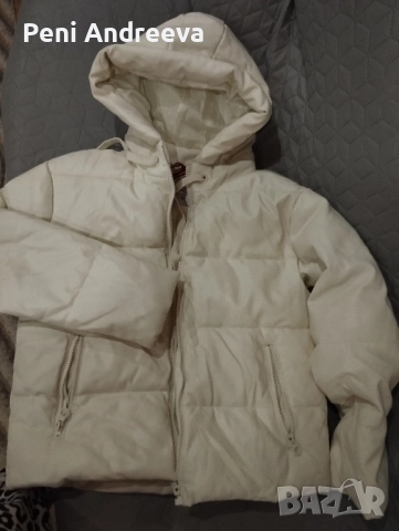 Дамско бяло яке с качулка 