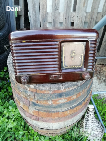 Лампово радио “Пионер“, снимка 1 - Антикварни и старинни предмети - 36470939