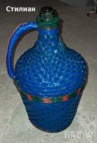 Плетена дамаджана, бидони и туба за бензин