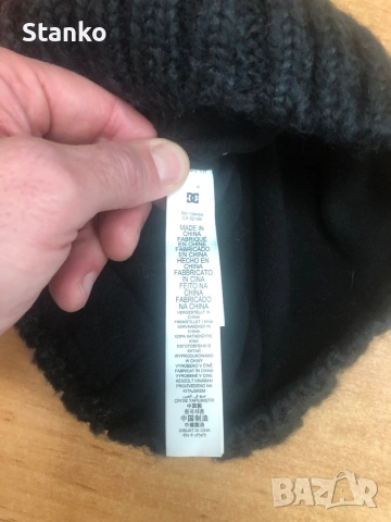 Зимна шапка DC, снимка 3 - Шапки - 52573791