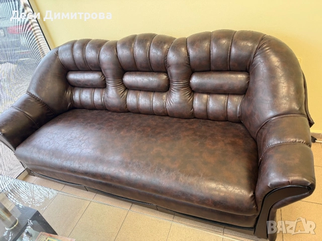 Троен диван + 2 единични фотьойла + 2 табуретки изк.кожа + холна маса , снимка 5 - Дивани и мека мебел - 54058929