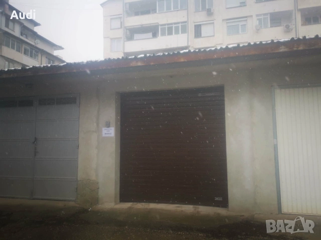 Собственик дава под наем тухлен масивем гараж с ток 25кв.м. Осветление с 4 броя LED пури.  В. Търнов, снимка 2 - Гаражи и паркоместа - 53232984