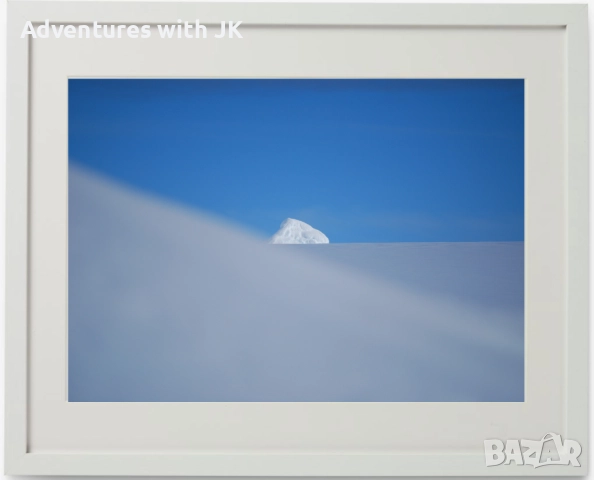 Авторски фотопринт "Планината Тангра в далечината" в бяла рамка от MDF с паспарту с размер 40х50 см