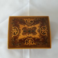 Стара дървена кутия за бижута - украсена с фурнир, снимка 1 - Антикварни и старинни предмети - 37451721