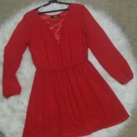 КРАСИВА червена рокля шифон с подплата и с остро деколте с връзки от метално синджирче, снимка 1 - Рокли - 42322405