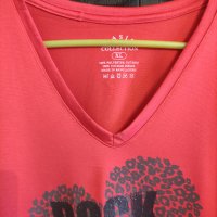 Червена тениска с остро деколте и цветна щампа Rock Queen размер XL , снимка 2 - Тениски - 31915210